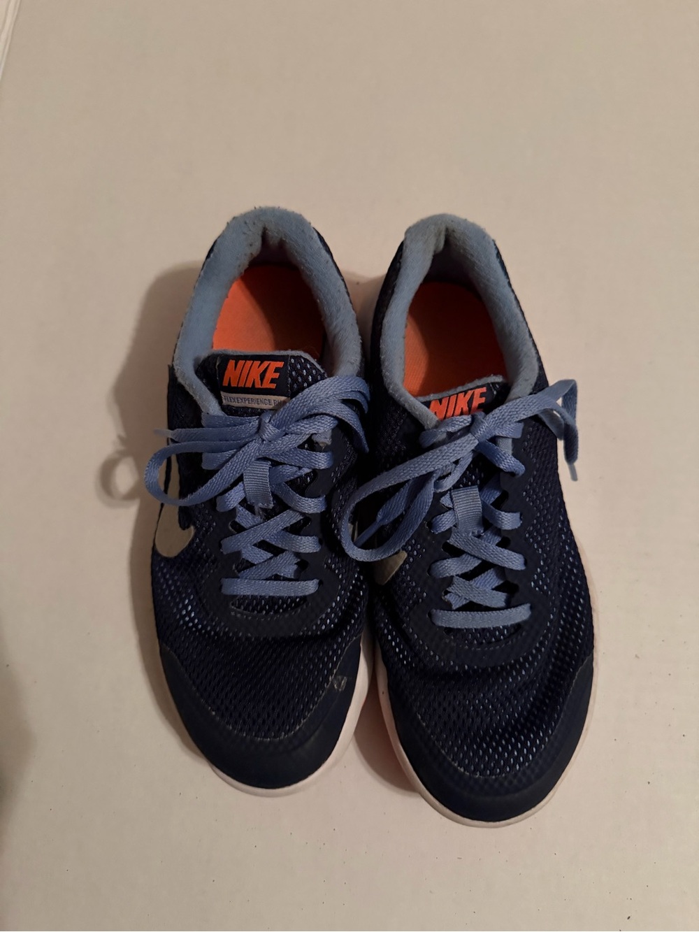 #191 Nike Girls Navy Blue Mesh and light blue accents Athletic Sneakers